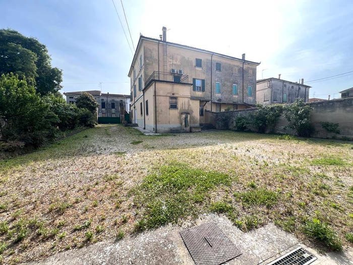 Casa con 6 locali in vendita in Centro, Sustinente