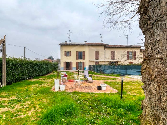 Casa con 6 locali in vendita in Via Lughese Nord, Mordano