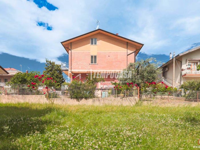 Casa con 6 locali in vendita in Via Canova, Cattolica