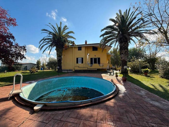 Casa quadrilocale in vendita in Via Torre del Padiglione, Torre del Padiglione Carano, Aprilia