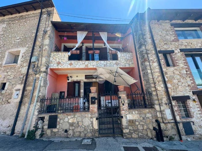 Casa trilocale in vendita in Via da monte, Antrosano, Avezzano
