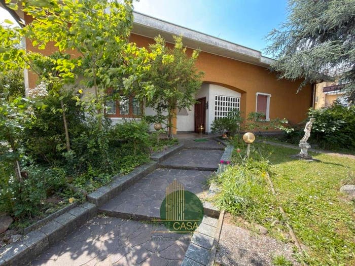 Casa con 5 locali in vendita in Via Ravello, Rescaldina