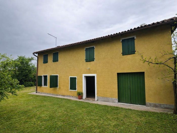 Casa con 6 locali in vendita in Via Trevignano, Centro, Montebelluna