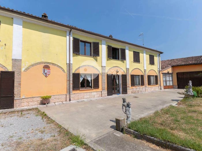 Casa con 5 locali in vendita in Via Magenta, Volongo