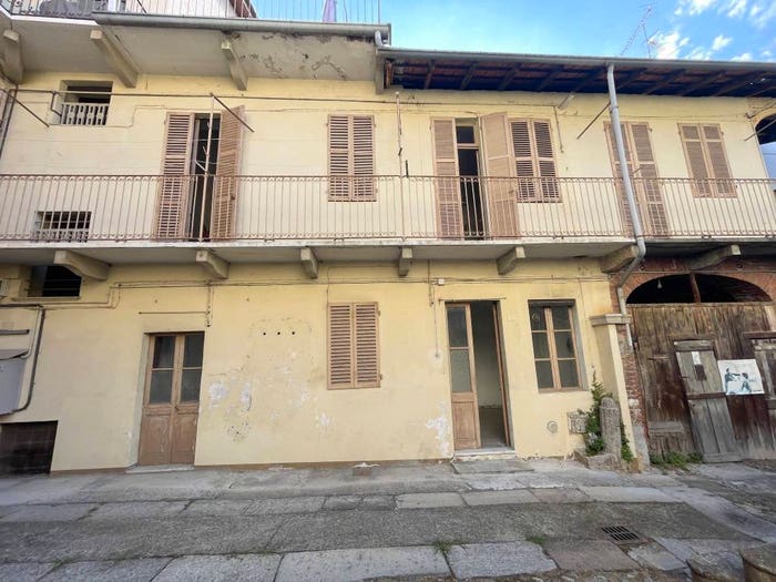 Appartamento con 6 locali in vendita in Corso Camillo Benso di Cavour, Gattinara