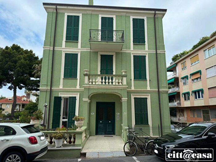 Appartamento bilocale in vendita in Via Regina Margherita, Centro, Bordighera