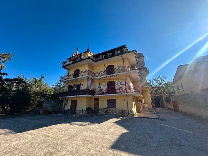 Appartamento con 6 locali in vendita in Arienzo