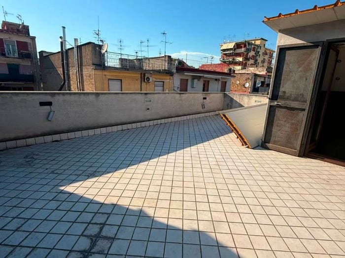 Appartamento trilocale in vendita in Zona Industriale Marina, Napoli