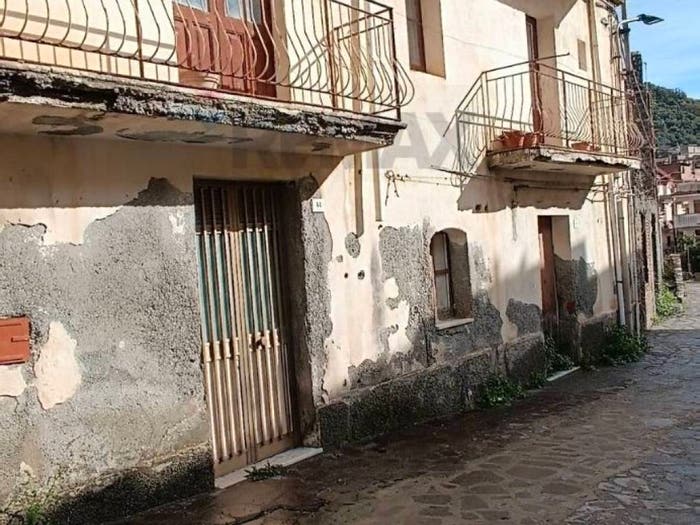 Casa con 6 locali in vendita in ADRIANO, Centro, Pagliara