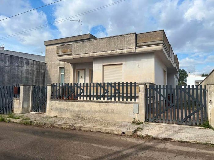 Casa con 6 locali in vendita in Via Ciro Menotti, Centro, Soleto