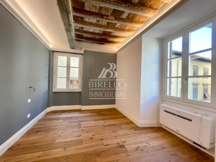 Appartamento trilocale in vendita in Piazza dei Cimatori, Signoria Uffizi, Firenze