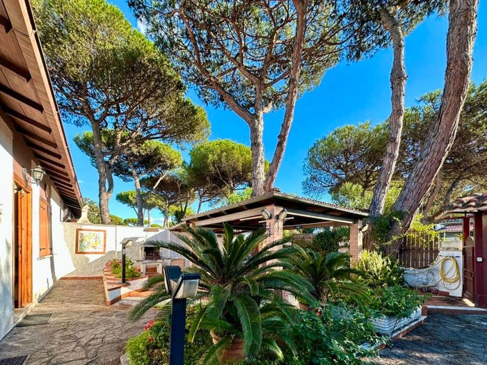 Casa con 6 locali in vendita in Via Salto, Fondi