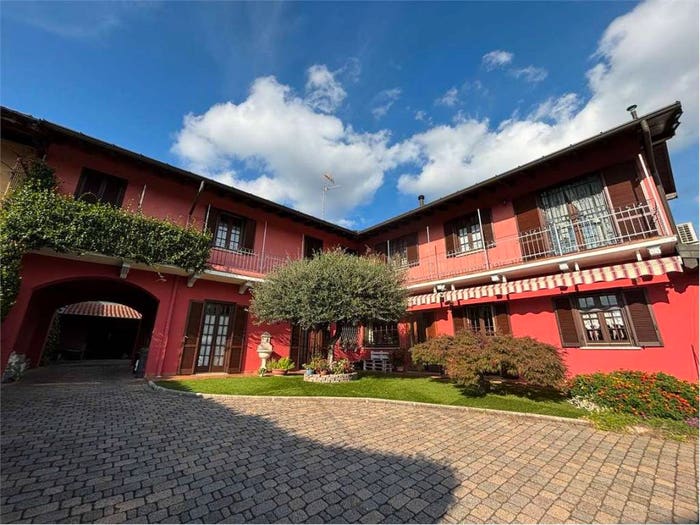 Casa con 5 locali in vendita in via Porto, Varallo Pombia