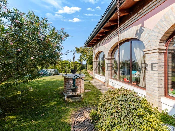Casa con 6 locali in vendita in Via Madonna, Centro, Bovolone