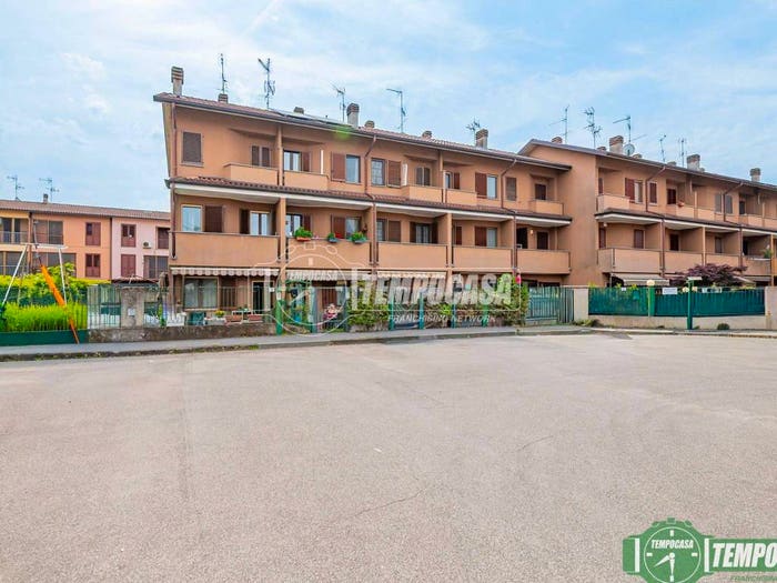 Casa con 5 locali in vendita in Via Giuseppe di Vittorio, Centro, Carpiano