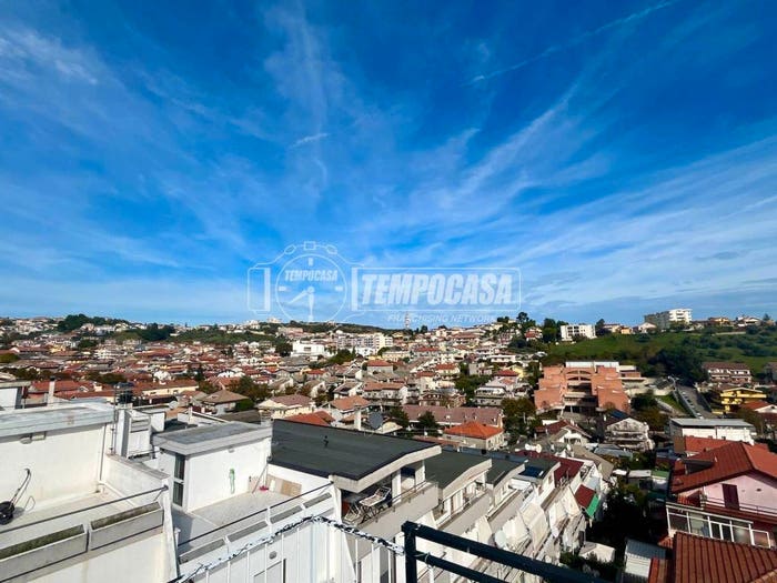 Casa con 6 locali in vendita in Via Cipriani, Colli Innamorati Madonna, Pescara