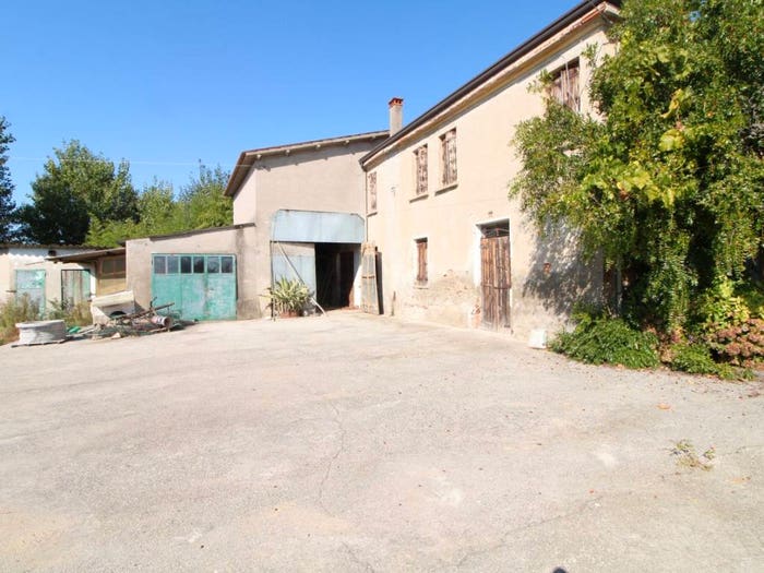 Casa con 6 locali in vendita in Via Este Lendinara, Villa Estense