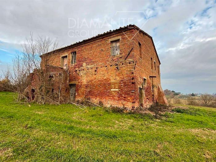Casa con 6 locali in vendita in Petrignano, Castiglione del Lago