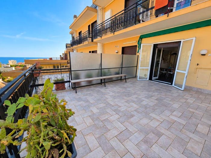 Appartamento trilocale in vendita in Via Imperia, Spotorno