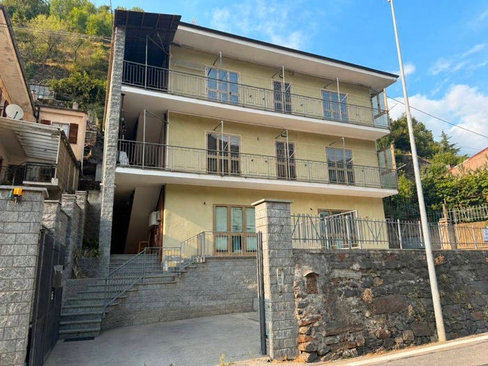 Casa con 6 locali in vendita in Via Carlo Alberto, Pomaretto