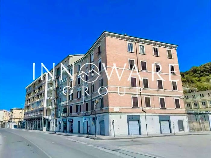 Appartamento con 5 locali in vendita in Via Flaminia, Stazione, Ancona
