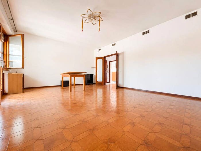 Appartamento con 5 locali in vendita in Via Giuseppe Mazzini, Centro, Pontedera