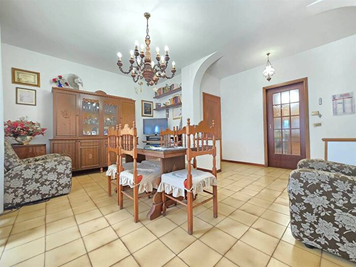 Appartamento con 6 locali in vendita in Bicchio Varignano, Viareggio