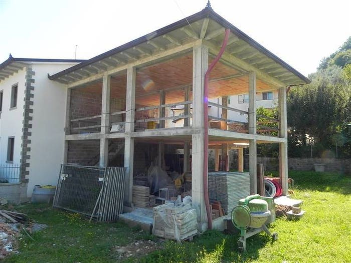 Casa con 6 locali in vendita in Camaiore Paese, Camaiore