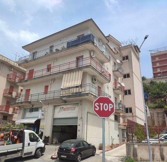 Appartamento con 5 locali in vendita in Via Circonvallazione, Montelepre