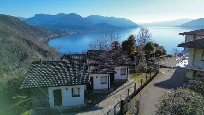 Casa trilocale in vendita in Colmegna, Luino