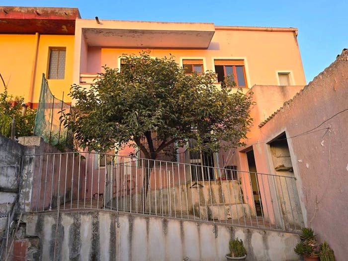 Casa con 6 locali in vendita in Vico Domus Acquas, Segariu