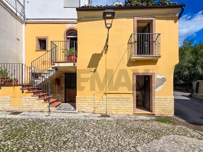Casa con 6 locali in vendita in viale dello sport, Centro, Carpineto della Nora