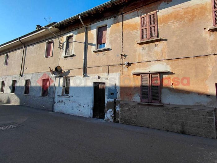 Casa bilocale in vendita in Via Piave, Buscate