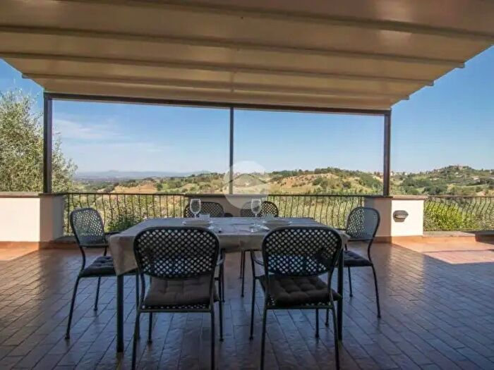 Casa con 7 locali in vendita in Via Colli, Collevecchio