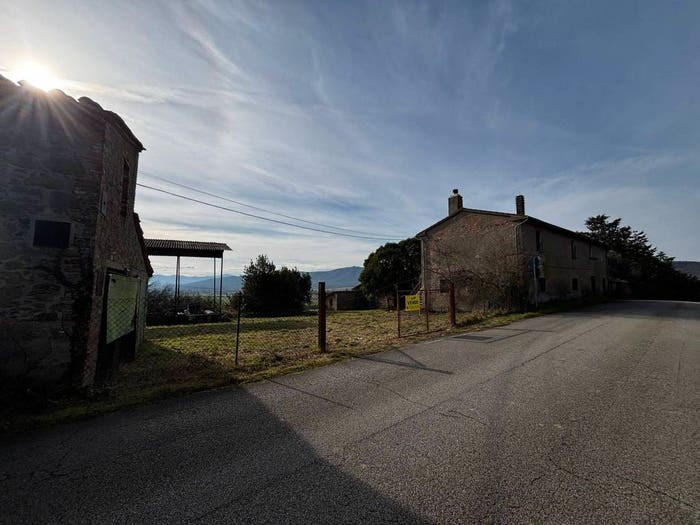 Casa con 6 locali in vendita in Viale Trasimeno, Magione