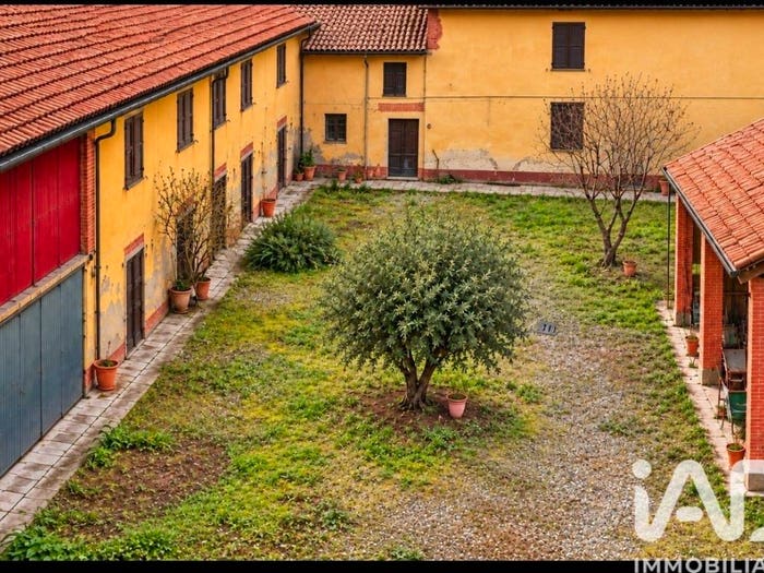 Casa con 6 locali in vendita in Via XX SETTEMBRE, Centro, Langosco