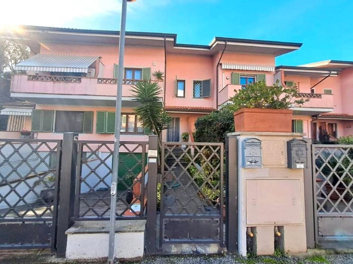 Casa con 6 locali in vendita in Via Ferrucci, Vittoria Apuana, Forte dei Marmi