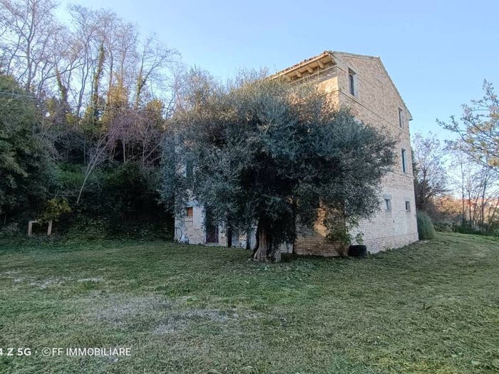 Casa con 6 locali in vendita in Strada Provinciale Maceratese, Montegiorgio