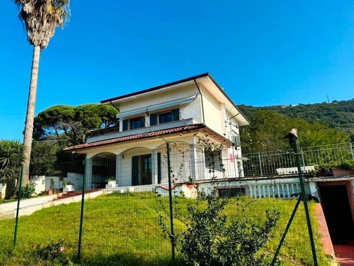 Casa con 6 locali in vendita in Fontia Fossola Fossone, Carrara