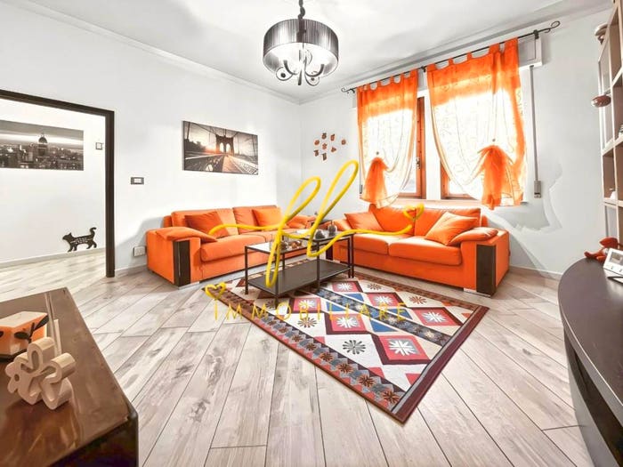 Casa con 6 locali in vendita in Centro, Pomarance