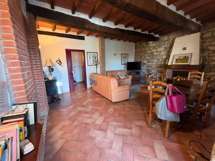 Casa con 6 locali in vendita in Pellegrino Parmense