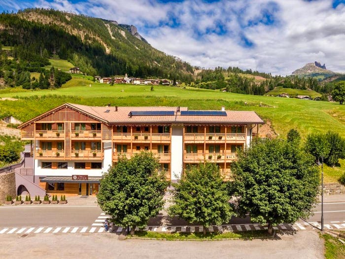 Casa con 6 locali in vendita in Strada Riccardo Löwy, Centro, Moena