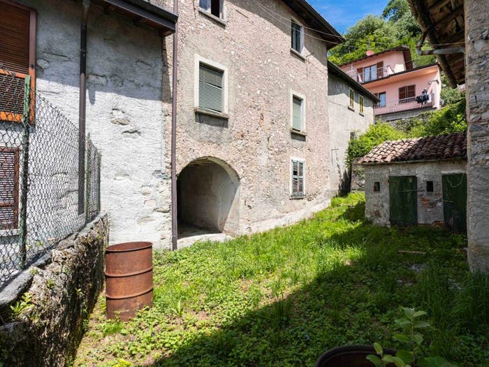 Casa con 6 locali in vendita in Via Burlone, Centro, Asso
