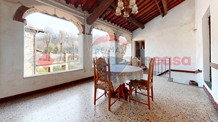 Casa con 5 locali in vendita in Via Bertolotti, Barga