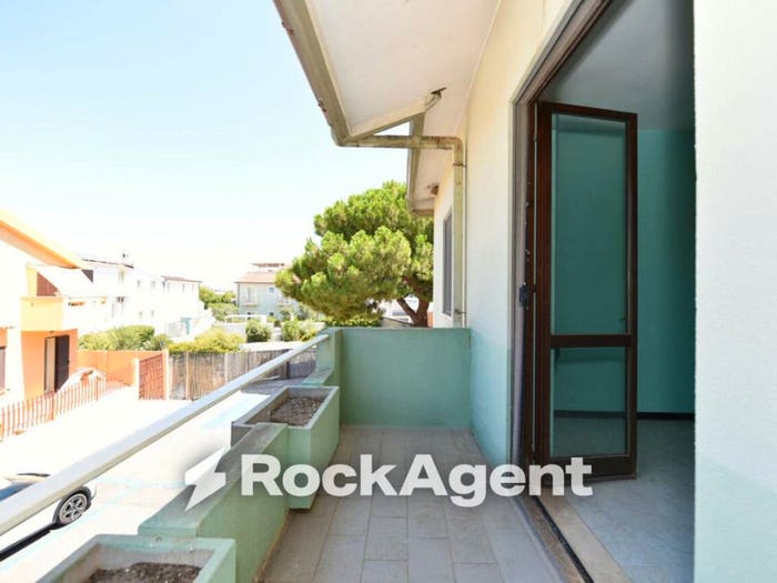 Appartamento trilocale in vendita in Via delle Palme, Centro, Pula