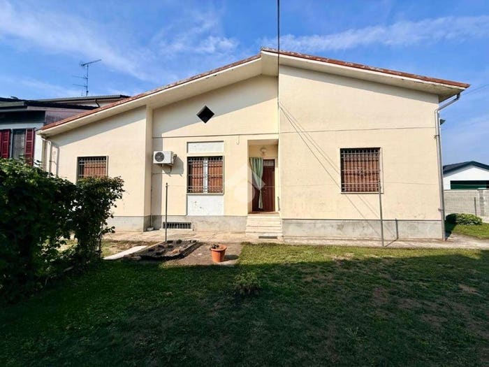 Casa con 5 locali in vendita in Via A de Gasperi, Centro, Castelnuovo Scrivia