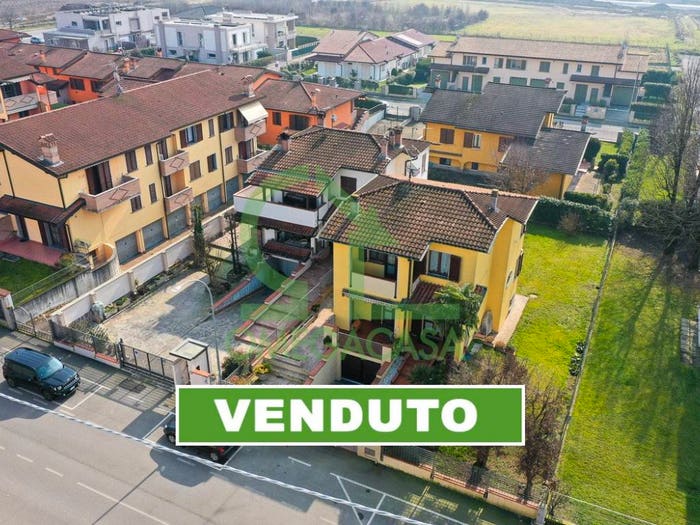 Casa quadrilocale in vendita in Via Gioacchino Rossini, Centro, Casalpusterlengo