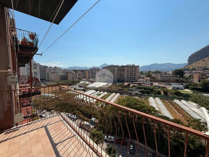 Appartamento trilocale in vendita in Via Eugenio Leotta, Acquasanta, Palermo