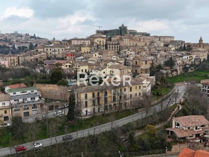 Casa con 6 locali in vendita in Via Francesco Verrotti, Centro, Penne