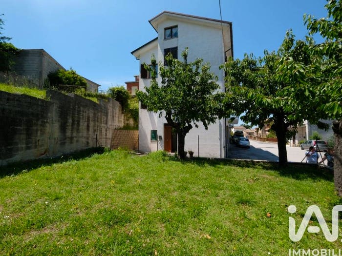 Casa con 6 locali in vendita in Viale GASPARE SPONTINI, Centro, Cupramontana